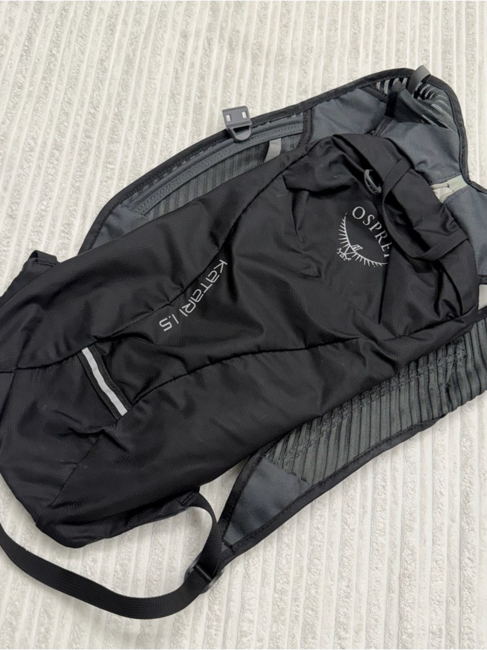 OSPREY Black Katari 1.5 Hydration Vest Pack